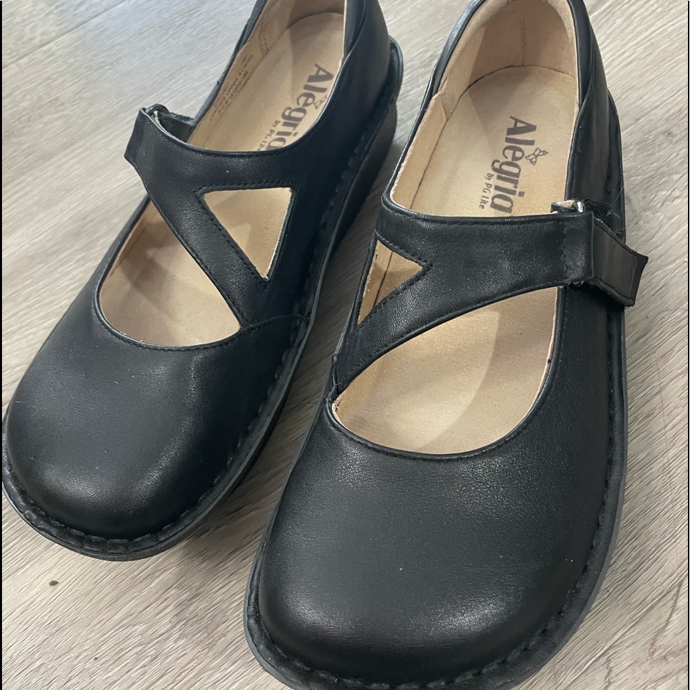 Alegria Size 38 Black Mary Janes